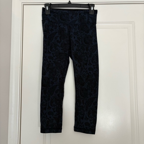 Lululemon Women’s Navy Wunder Under Crop Paisley Inkwell Leggings - Picture 3 of 9